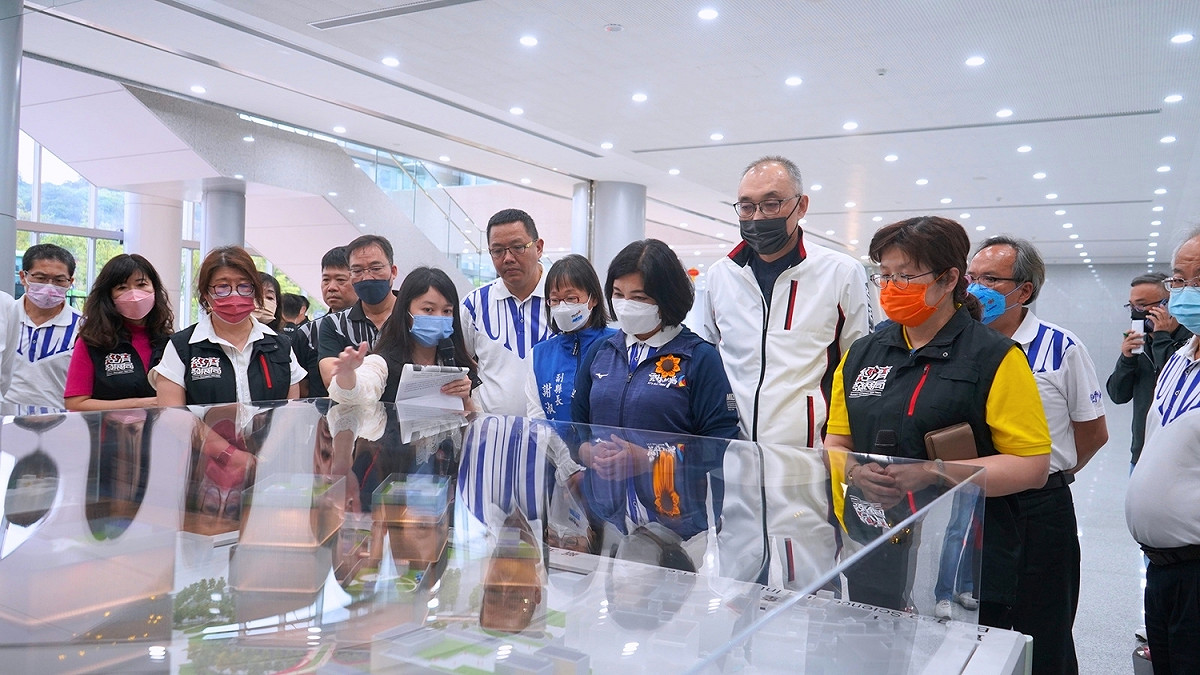 新北市政府向雲林縣府團隊介紹寶高智慧產業園區正積極規劃推動寶高園區二期計畫。 圖：新北市經發局提供