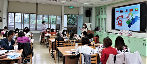 服務papa走宣導七語服務專線。 圖：新北市教育局提供