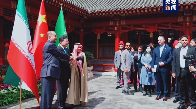 沙烏地阿拉伯外交大臣費薩爾和伊朗外交部長阿卜杜拉·希揚 今 ( 6 ) 日在北京舉行會晤，這是兩國外長 7 年多來的首次正式會晤。 圖 : 翻攝自央視新聞
