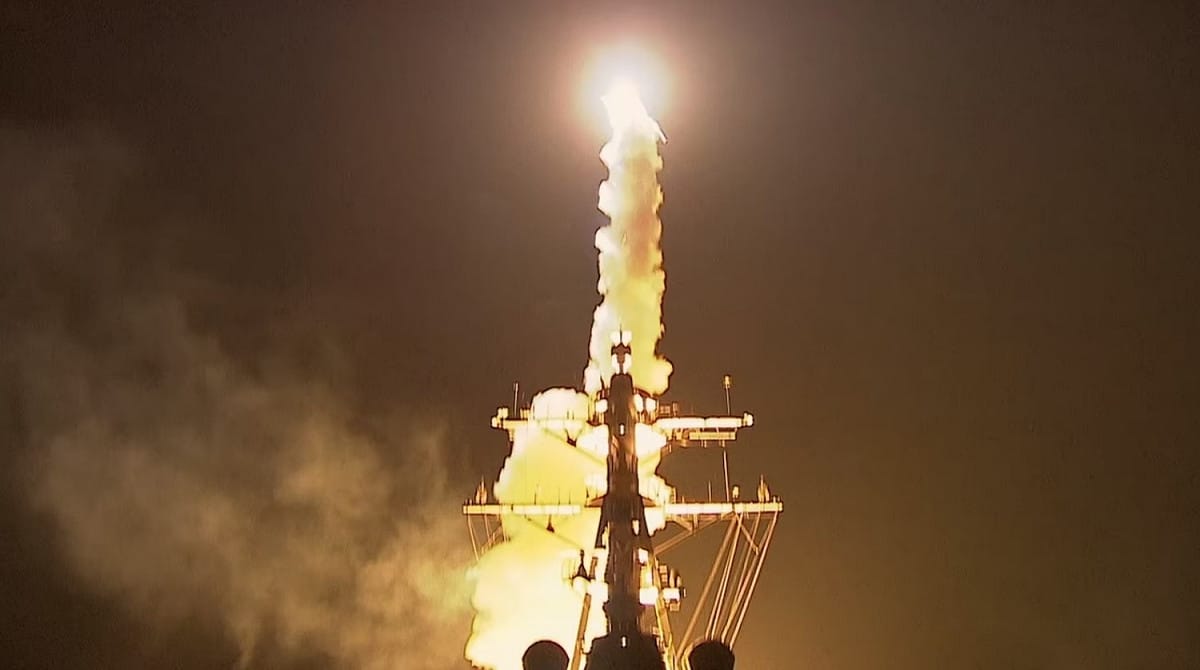 美國海軍驅逐艦「丹尼爾·井上號(DDG-118)」試射SM-6 Dual Ⅱ飛彈，成功攔截模擬中程彈道飛彈(MRBM)靶彈。 圖：翻攝@INDOPACOM推特