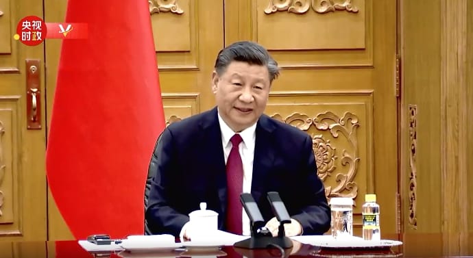 習近平與馬克宏對談時表示，關於烏克蘭危機，中國堅持勸和促談、政治解決。 圖 : 翻攝自央視時政