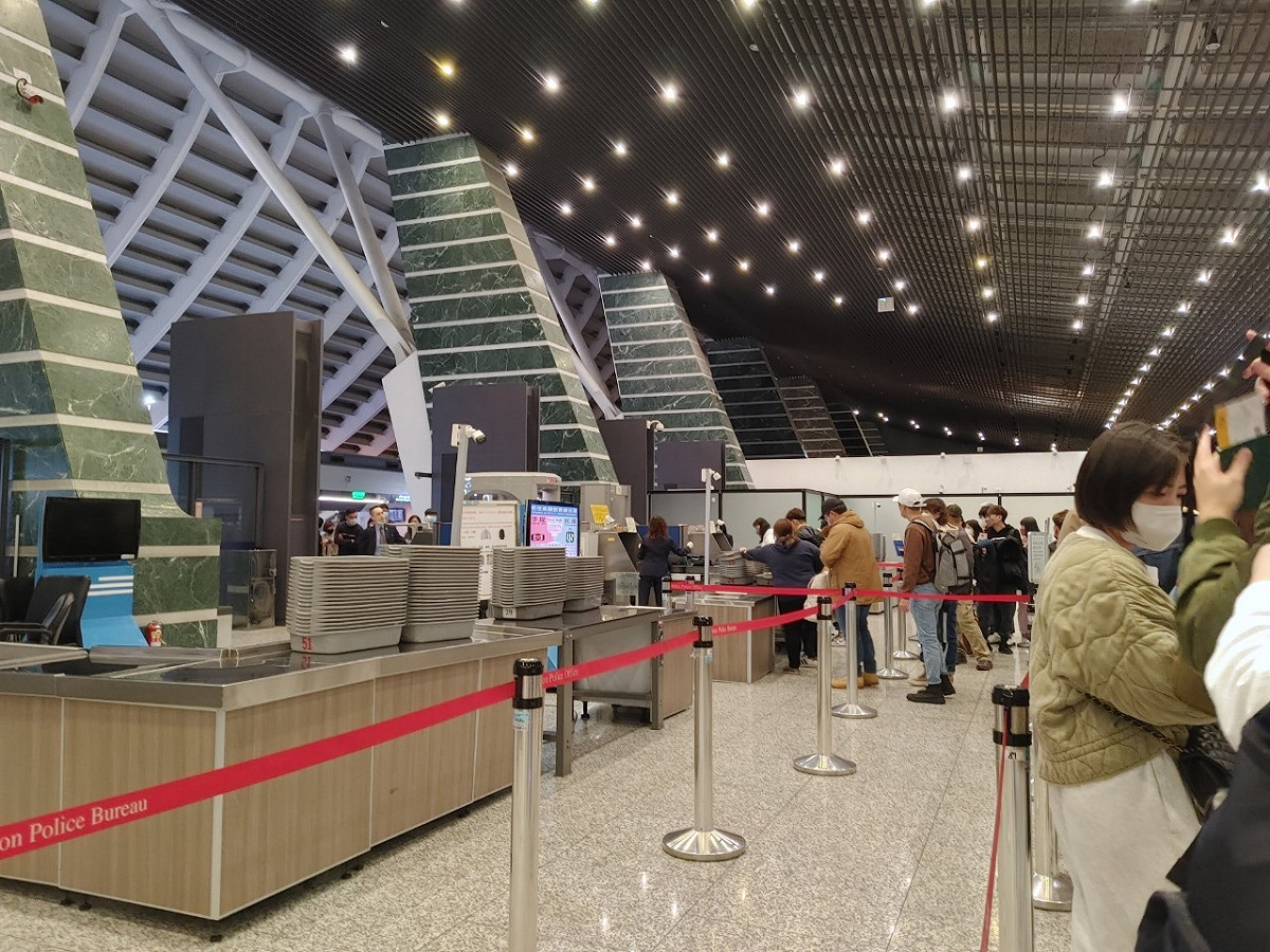 經交通部民用航空局統計今年1-3月為例，國際及兩岸航線客運量達743萬人次，為疫情前51%，民航局估計，2025年就有望恢復疫前水準。 圖：林冠妤／攝