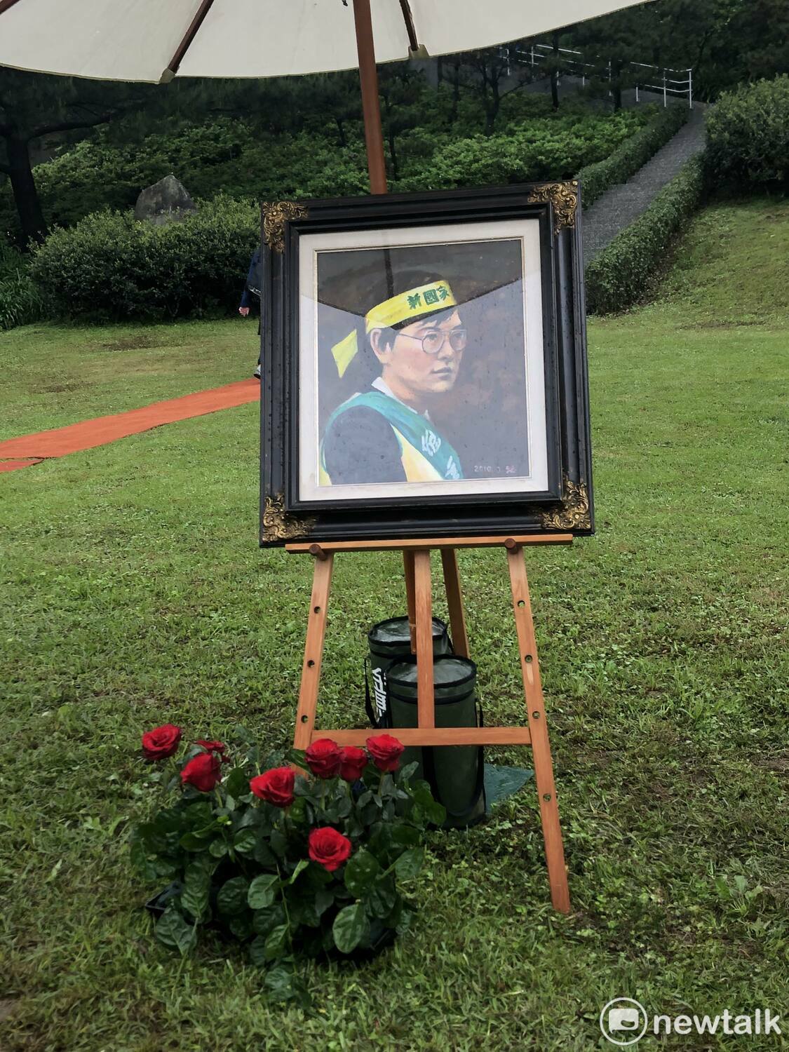 鄭南榕基金會今天在金寶山自由之翼墓園舉行鄭南榕殉道34週年追思紀念會。 圖：張龍僑／攝