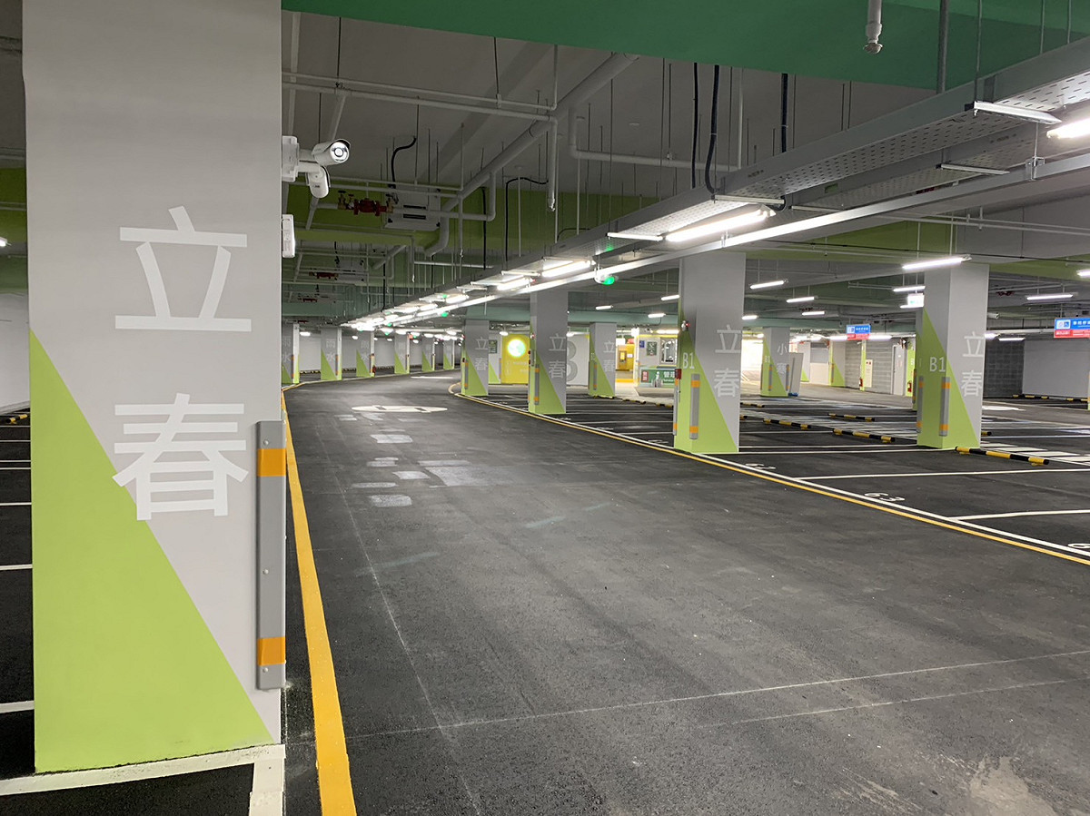 新店區綠湖公園地下停車場有358格汽車位及47格機車位，自今(7)日晚上6時起試營運至4月底。 圖：新北市交通局提供