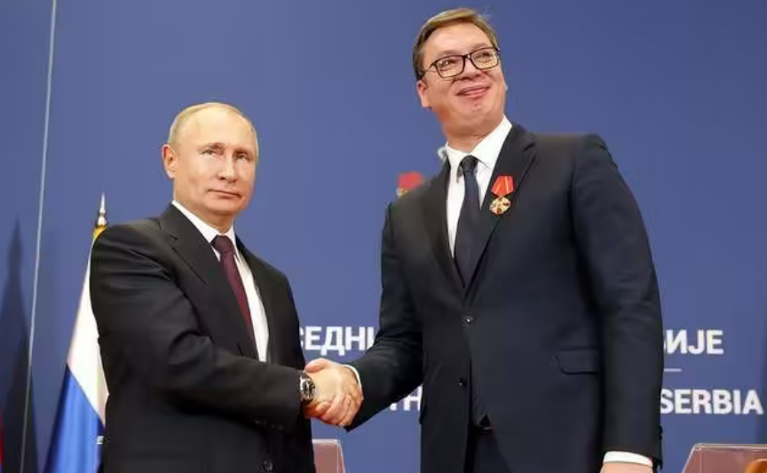 塞爾維亞總統武契奇（Aleksandar Vučić）過去與俄羅斯總統普丁關係良好，被外界稱作俄羅斯的斯拉夫「小弟」。 圖: 翻攝自中國騰訊網「第一軍情」