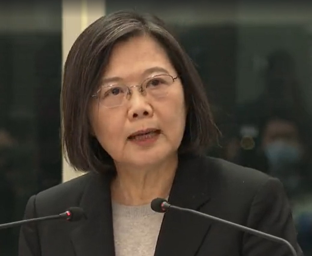 蔡英文總統今（7）天結束為期10天的「民主夥伴共榮之旅」，晚間返抵國門在桃園國際機場發表談話。 圖：翻攝蔡英文臉書