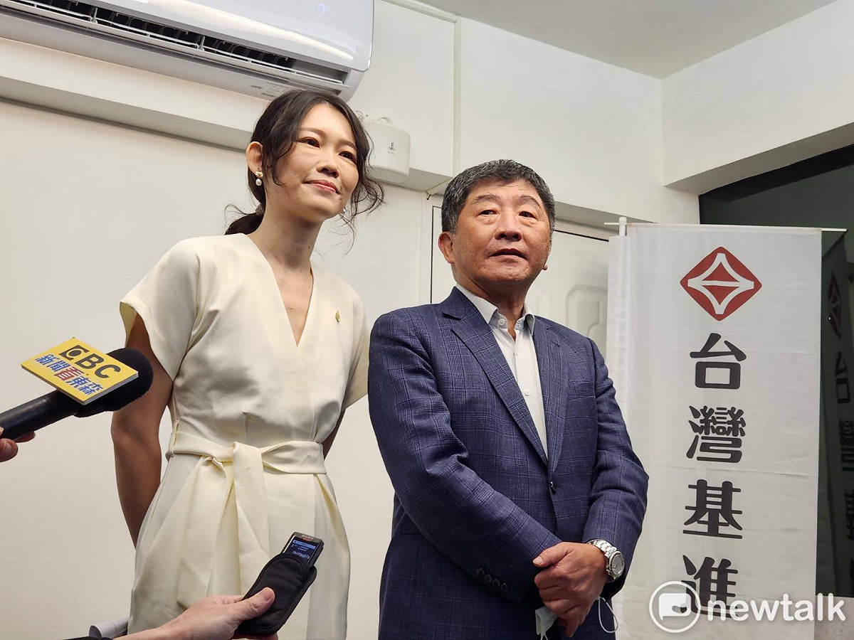 就媒體詢問，是否幫忙勸退吳欣岱（圖左）。陳時中回應，選舉沒有所謂的勸退。 圖：黃建豪/攝（資料照）