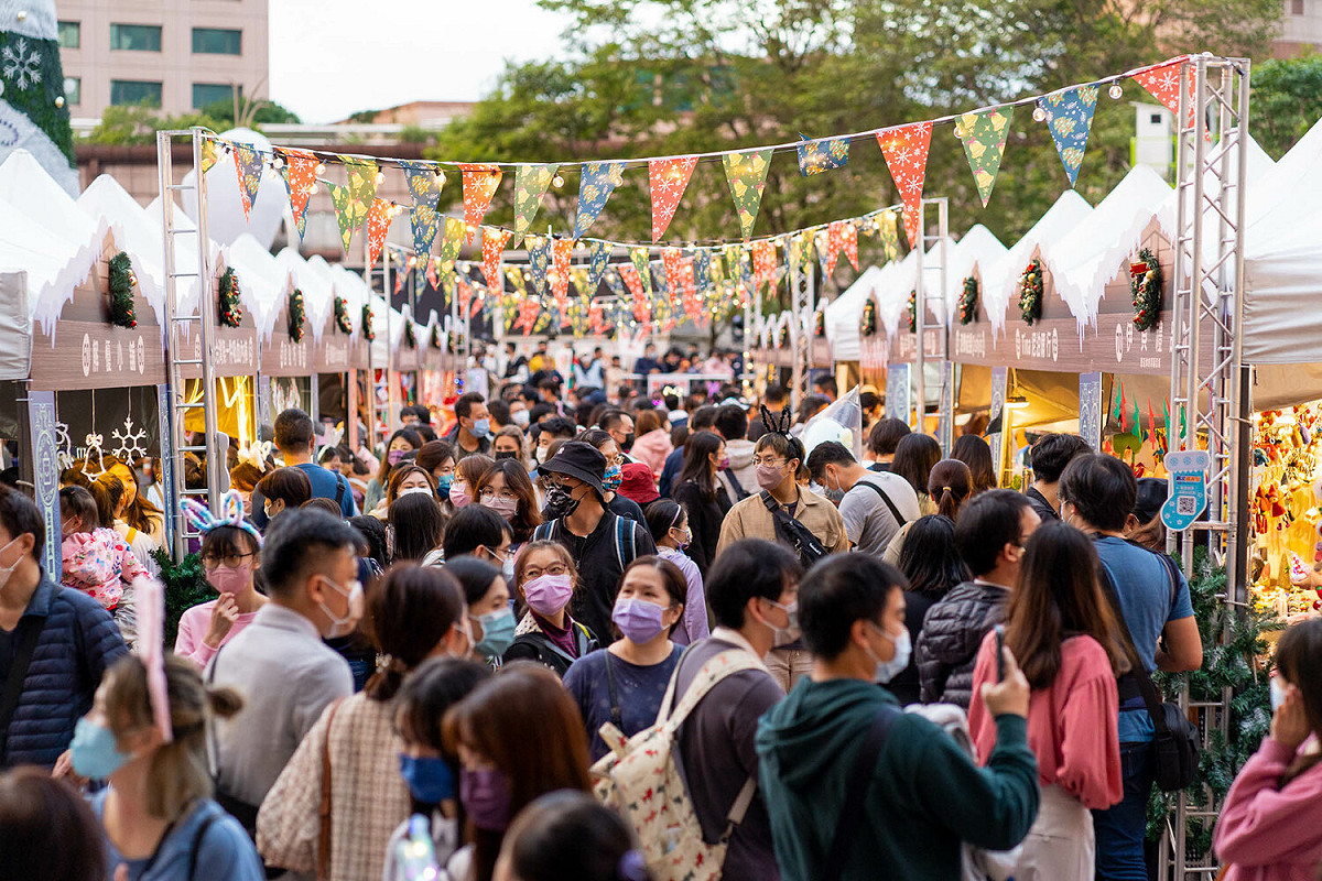 新北市政府積極帶領新北嚴選業者參與耶誕市集等各種展售，屢創商績。 圖：新北市經發局/提供