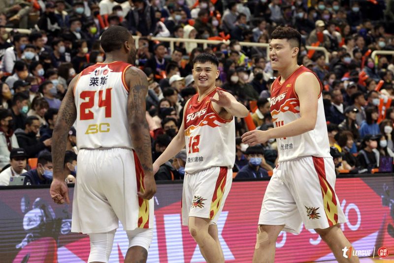 ▲臺中太陽今(8)日以97:93擊敗桃園雲豹，贏下關鍵一勝。（圖／T1聯盟提供）