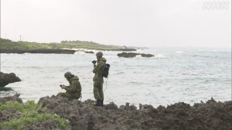 日本陸上自衛隊一架載著高階將領等10人的UH-60JA黑鷹直升機日前失聯，自衛隊持續進行海空聯合搜救。 圖片來源/翻攝自NHK