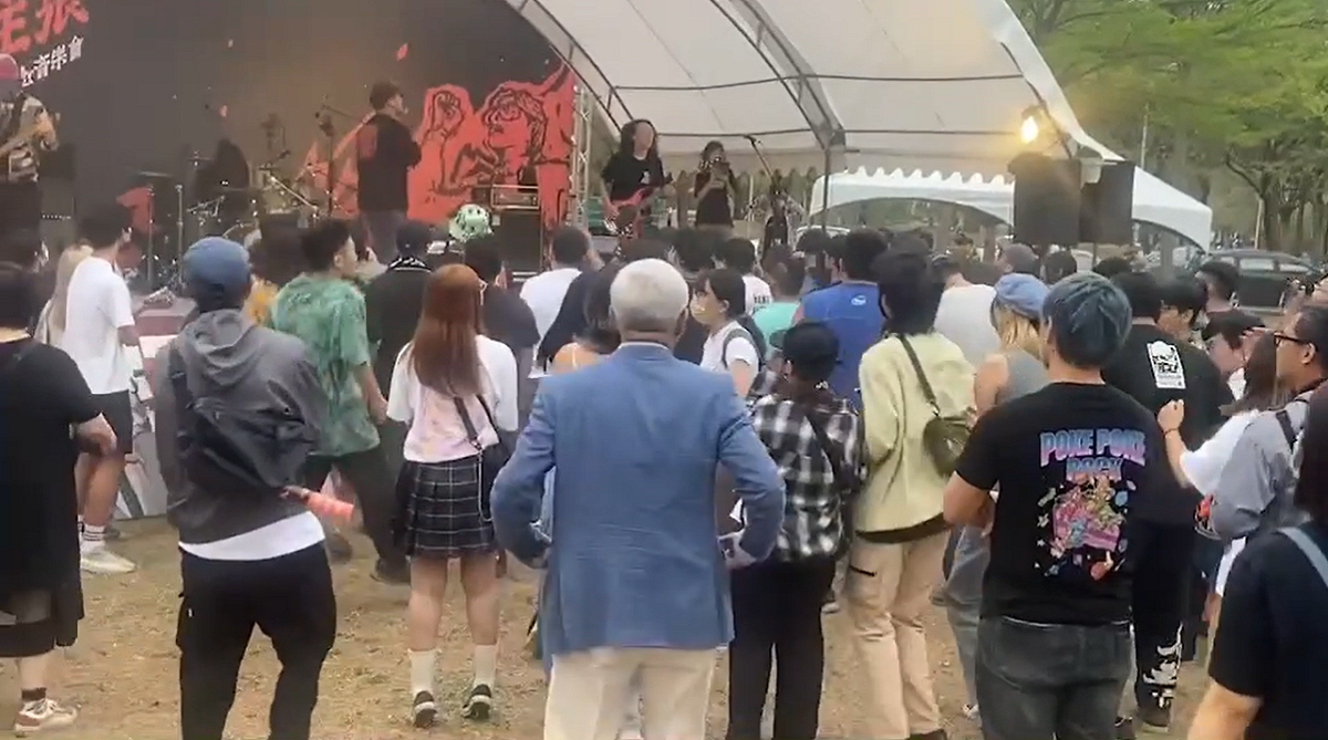 遭媒體強調年齡，郭倍宏貼出昨(8)日鄭南榕音樂會的活動影片反擊。 圖：翻攝自郭倍宏臉書