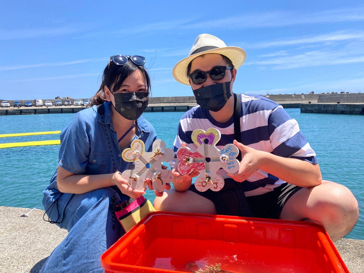 111年和美海之家珊瑚苗種植體驗活動。 圖：新北市政府漁業處提供