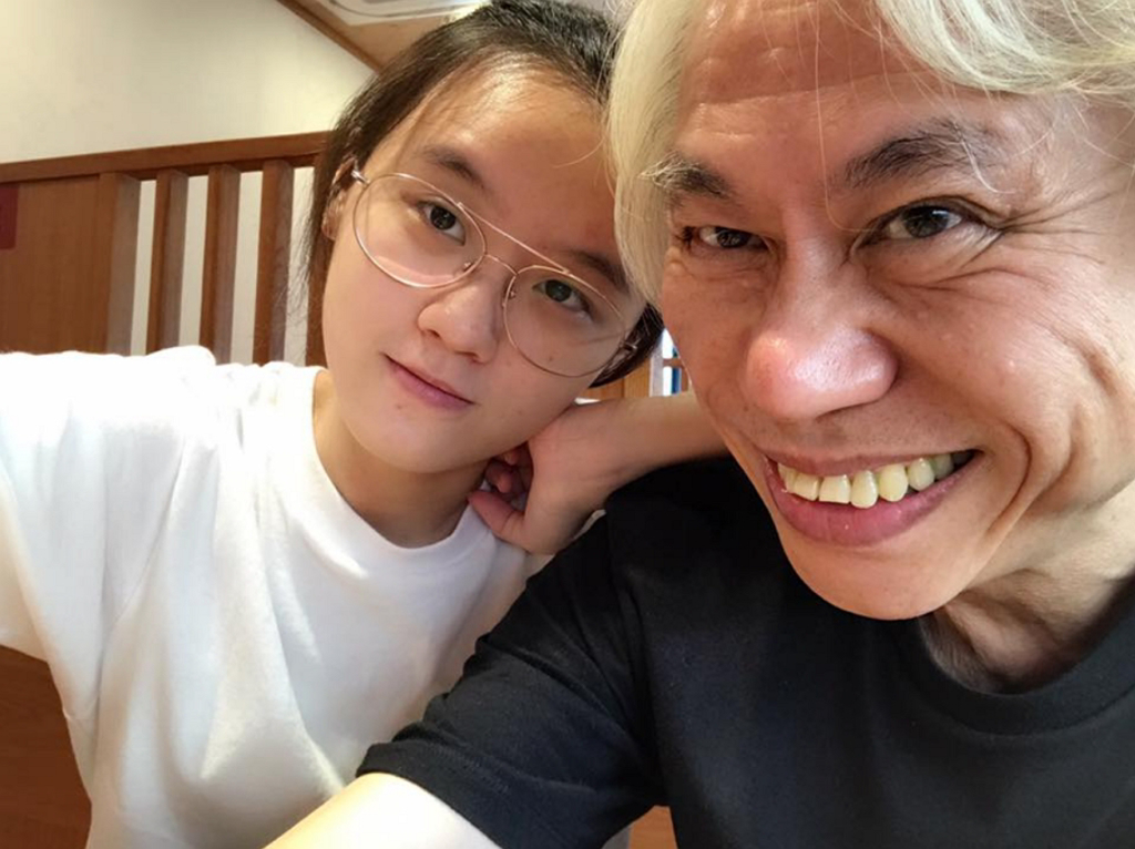 李坤城與林靖恩「爺孫戀」10年，驚傳大腸癌逝，享壽66歲。 圖／摘自林靖恩臉書