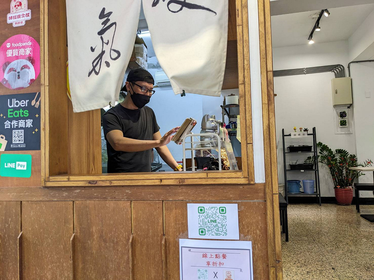 新北身障創業助「硬氣哥」阿南開設網美早午餐店。 圖：新北市勞工局提供