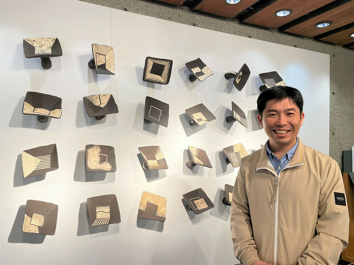 梁家豪《空相系列三》四方形物件構表面分色有的俐落明確、有的漸層變化，值得觀眾玩味！ 圖：鶯歌陶瓷博物館提供