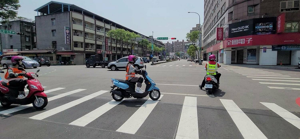 針對機車免2段式左轉等解決的問題，王國材表示，不會完全開放，而是「因地制宜」適當開放。 圖：公路總局／提供