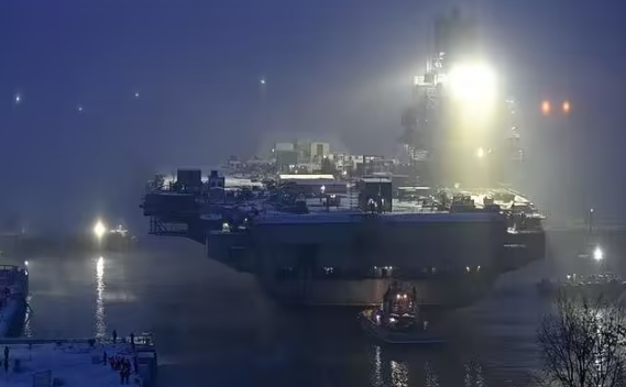 「庫茲涅佐夫」號航母出烏。 圖 : 翻攝自第一軍情