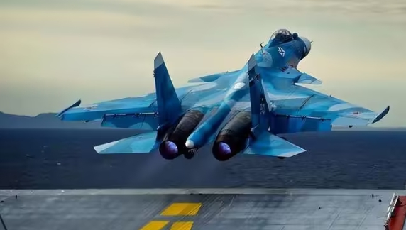 蘇-33戰機從甲板上起飛。 圖 : 翻攝自第一軍情