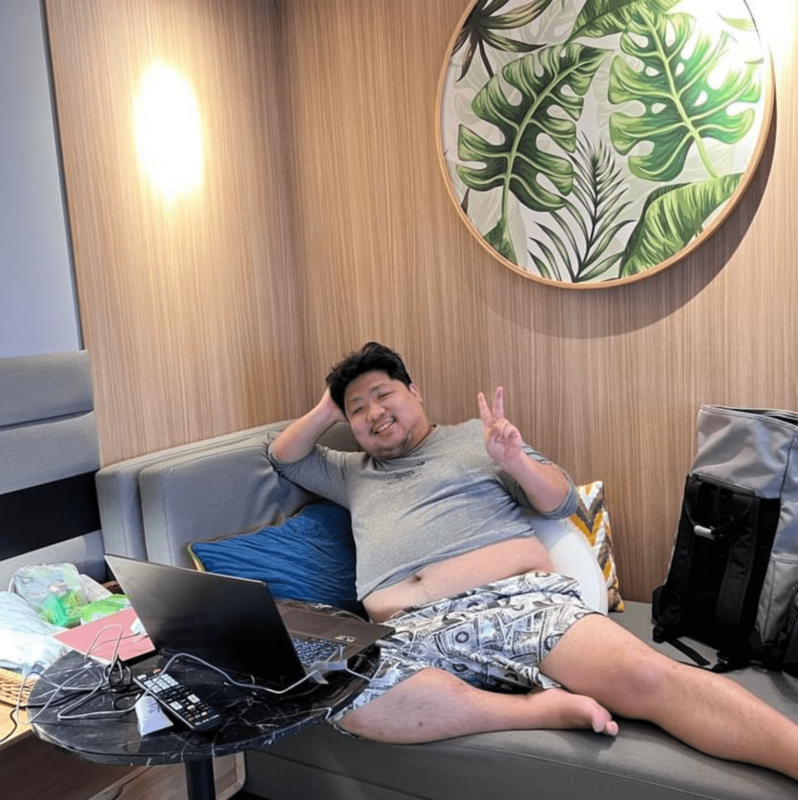 知名遊戲實況主「亞洲統神」張嘉航近期升格三寶爸。 圖：翻攝自IG＠godtoneasia