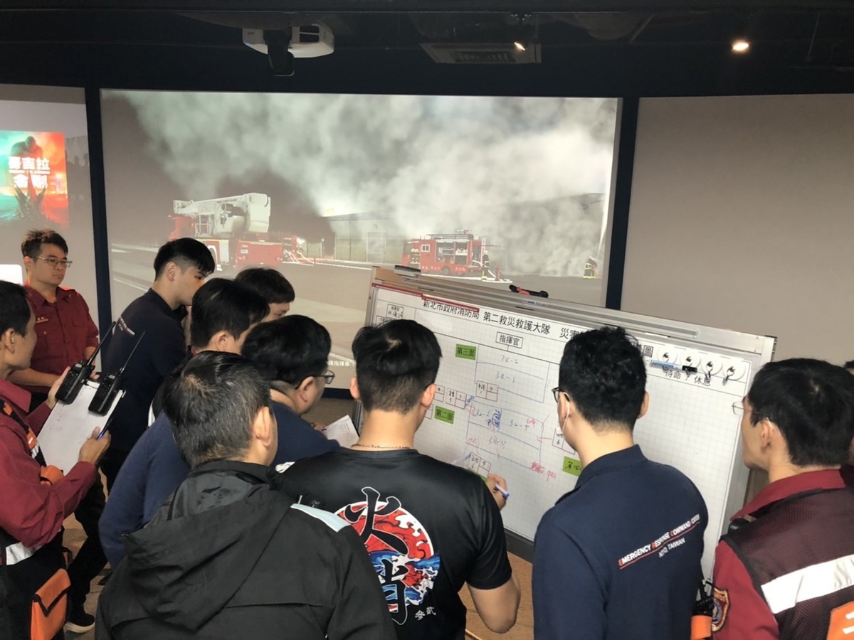 ERCA於此次訓練規劃特參考美國NFPA 1500及NFPA 1561等相關安全規範，將重要安全概念納入課程教材。 圖：新北市消防局提供