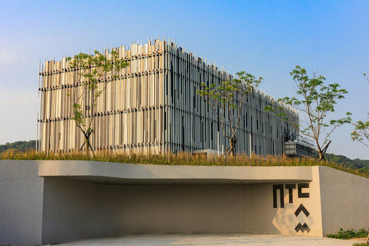 目前美術館戶外園區第一期工程及部分空間已完成，將於4月15日起開放民眾使用，提供市民朋友全新的藝文休憩場域。 圖：新北市文化局提供