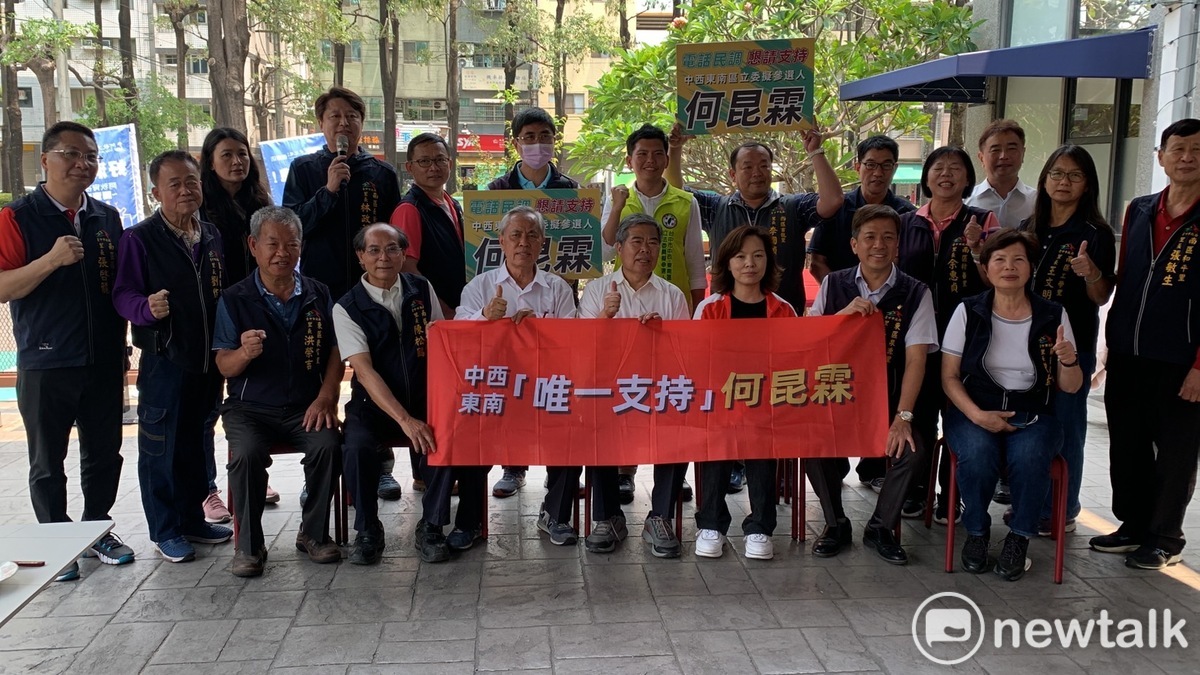 中六選區內里長齊聚力挺何昆霖。 唐復年/攝