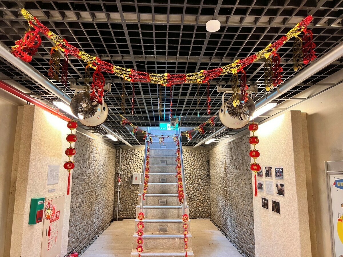 江翠礫間廊道配合節慶主題佈置，展現新北市水利局用心經營成果。 圖：新北市水利局提供