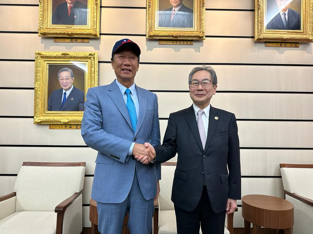 鴻海創辦人郭台銘（左）訪日作為「科技經濟開拓之旅」的第二站。 圖：郭台銘辦公室/提供