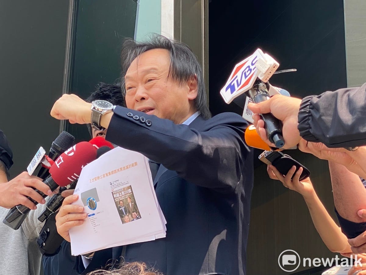 民進黨台北市議員王世堅對於《美麗島電子報》做的立委初選民調持保留態度，強調黨內初選民調即將開跑，屆時「一翻兩瞪眼」。（資料照） 圖：周煊惠 / 攝
