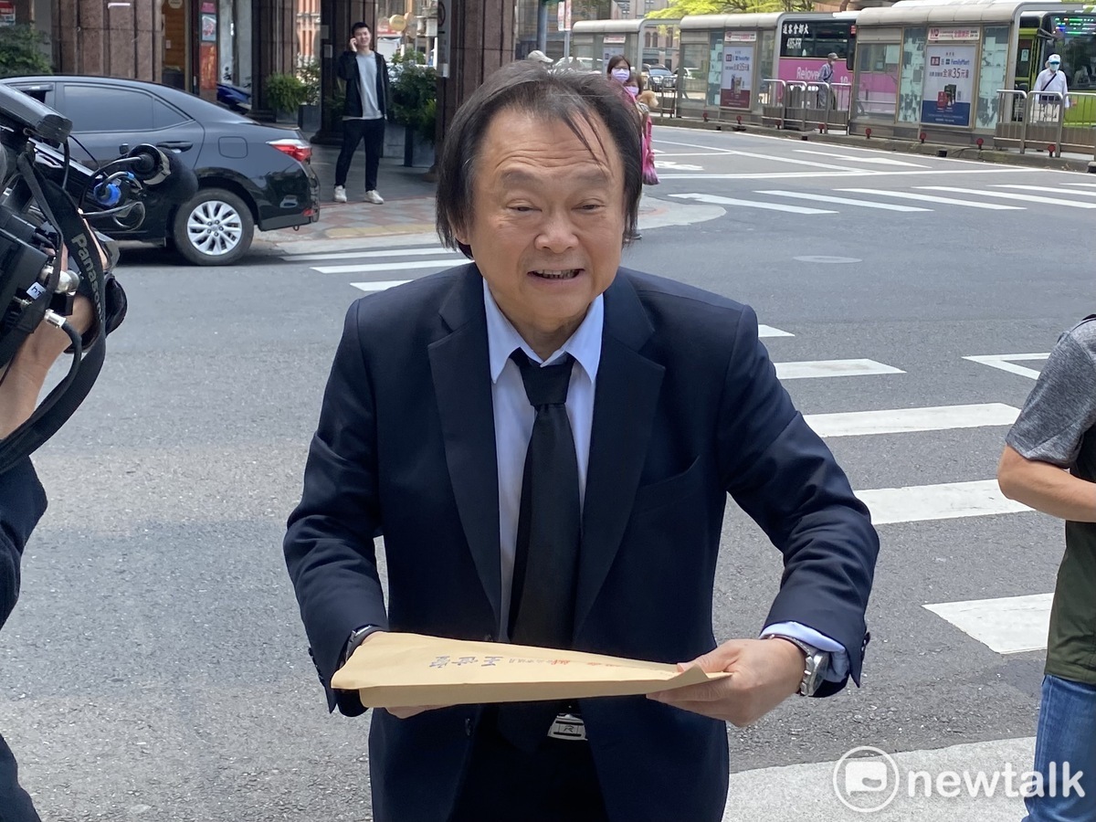 台北市議員王世堅日前投入士林、大同黨內立委初選，挑戰黨籍現任立委何志偉。 圖：周煊惠 / 攝
