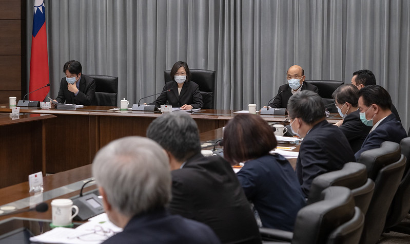 蔡英文總統2021年5月13日下午在總統府召開國安高層會議，賴清德副總統的座位就在蔡英文右邊，左邊則是時任行政院長蘇貞昌。 圖：取自總統府官網（https://www.president.gov.tw/News/26099）