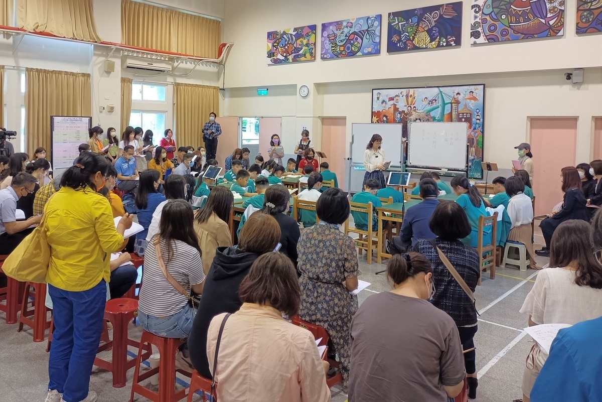 淡水國小6年級老師鍾翠霞進行國語公開課。 圖：新北市教育局提供