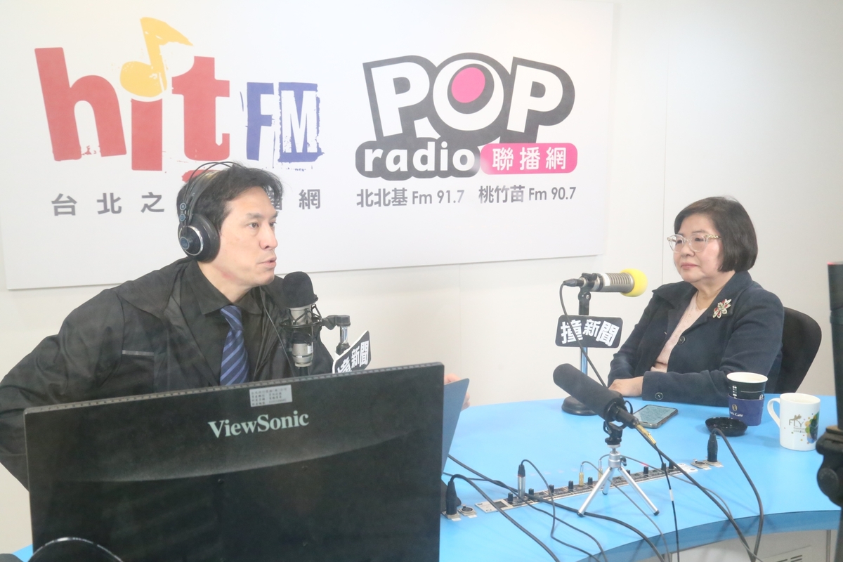 國民黨台北市黨部主委黃呂錦茹今（14）天上午接受POP Radio廣播節目《POP撞新聞》主持人黃暐瀚專訪。 圖：《POP撞新聞》製作單位 / 提供