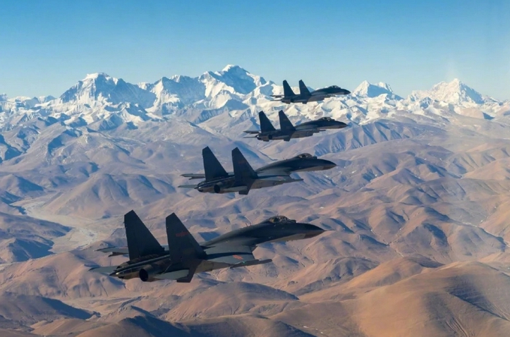 中國解放軍戰機編隊。 圖 : 翻攝自膫望雲霄