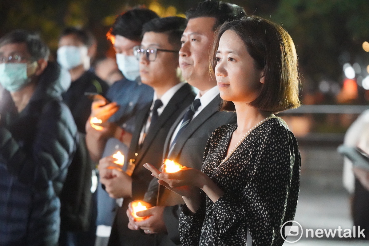 多位地方民代出席這場追思會，以行動支持恩恩爸。 圖：林昀真/攝
