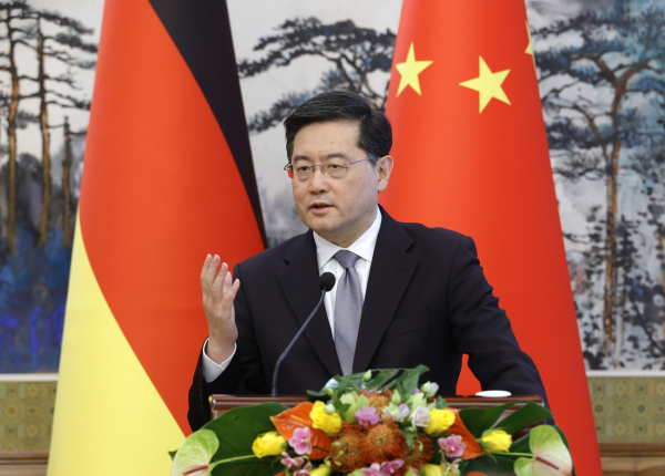 貝爾伯克表明：「不能接受單方面改變現狀」，不過秦剛則耍狠威脅，台獨與和平「不能共存」 圖：翻攝中國外交部網站（資料照）