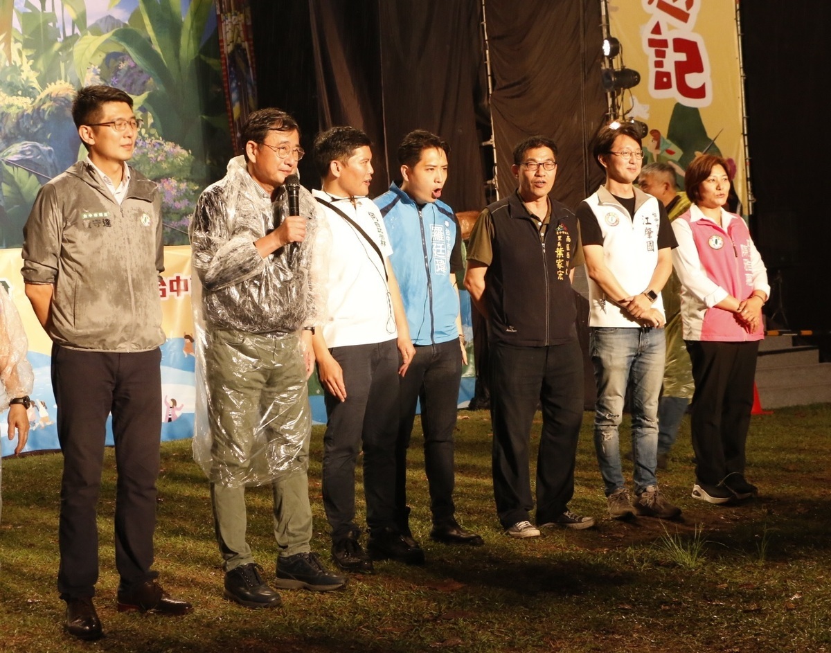 黃國書在中六立委綠營初選未公開為參選人站台，但他舉辦的親子活動，不僅綠營三人全到，連國民黨市議員羅廷瑋出席。 黃國書服務處/提供