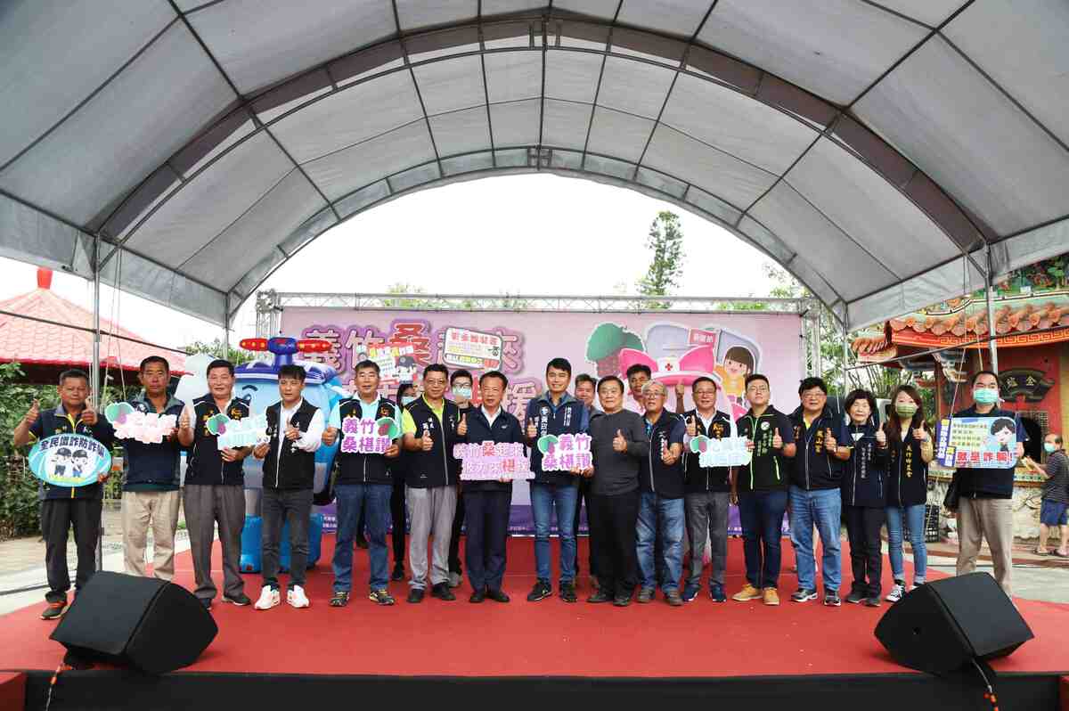 嘉義縣長翁章梁出席桑椹文化節活動，推廣故鄉義竹名產。 圖：嘉義縣政府/提供