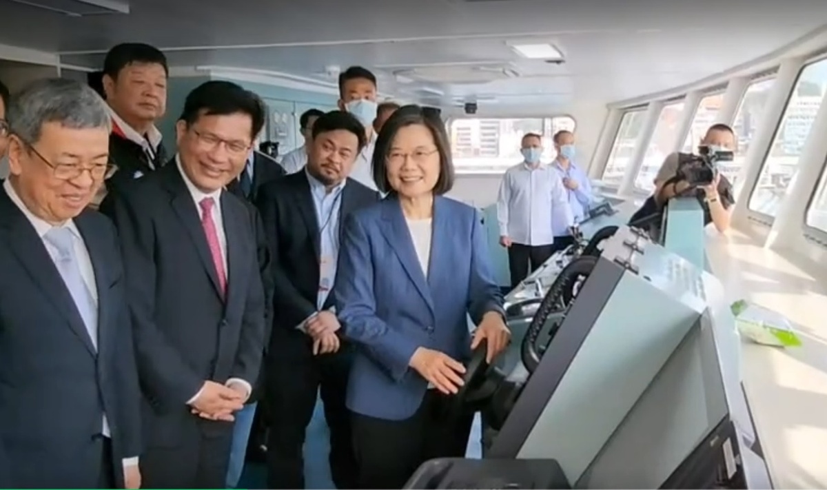 總統蔡英文等人出席新台馬輪首航。 圖：翻拍自總統府記者聯誼會提供影片