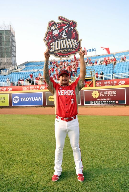 味全龍隊林智勝達成中職300轟 圖：味全龍球團提供