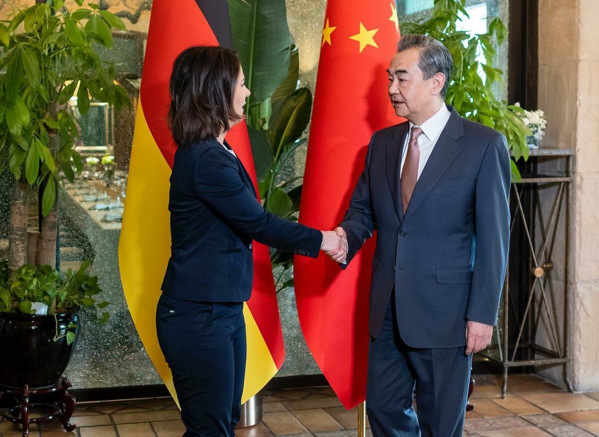 中共政治局委員，中央外事辦公室主任王毅14日會見德國外交部長貝爾伯克。 圖：翻攝中國外交部網站