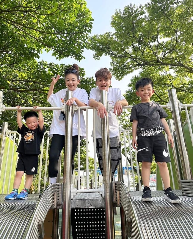 蔡阿嘎跟二伯常分享一家四口的日常。 圖：翻攝自二伯IG