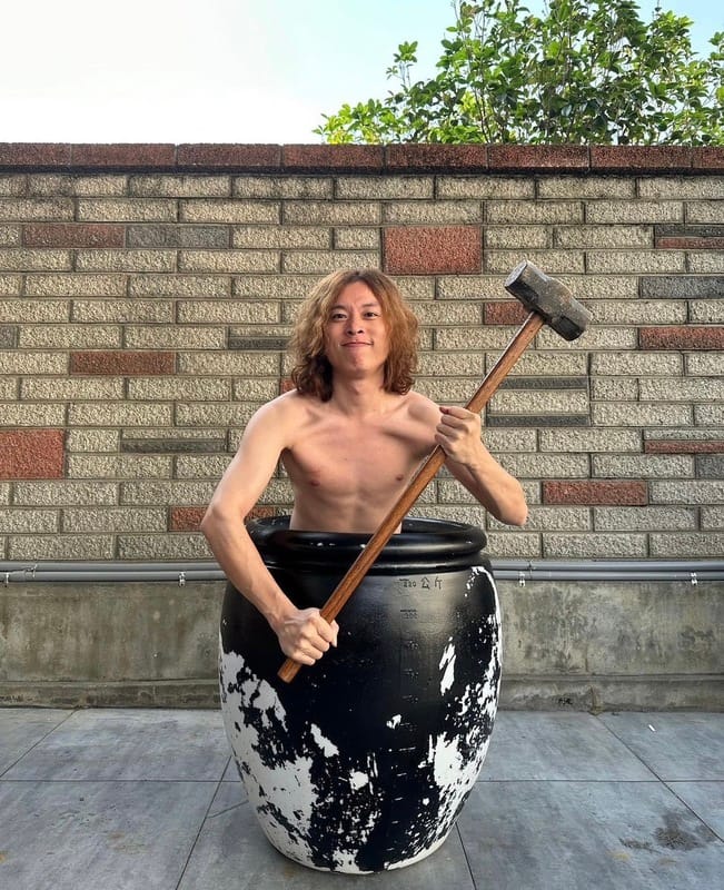 賤葆時隔四年又進行了一次鐵鎚爬山挑戰。 圖：翻攝自賤葆IG