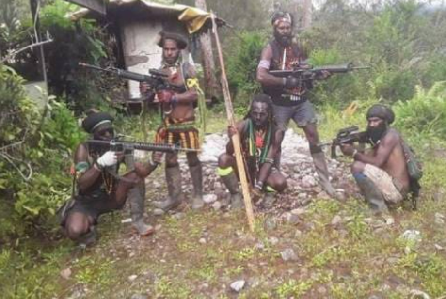 印尼「西巴布亞民族解放軍」（National Liberation Army of West Papua，TPNPB）為「自由巴布亞運動」（Free Papua Movement）主要推動者，目前被印尼政府視為恐怖主義組織。 圖: 翻攝自推特 @nielogobay2