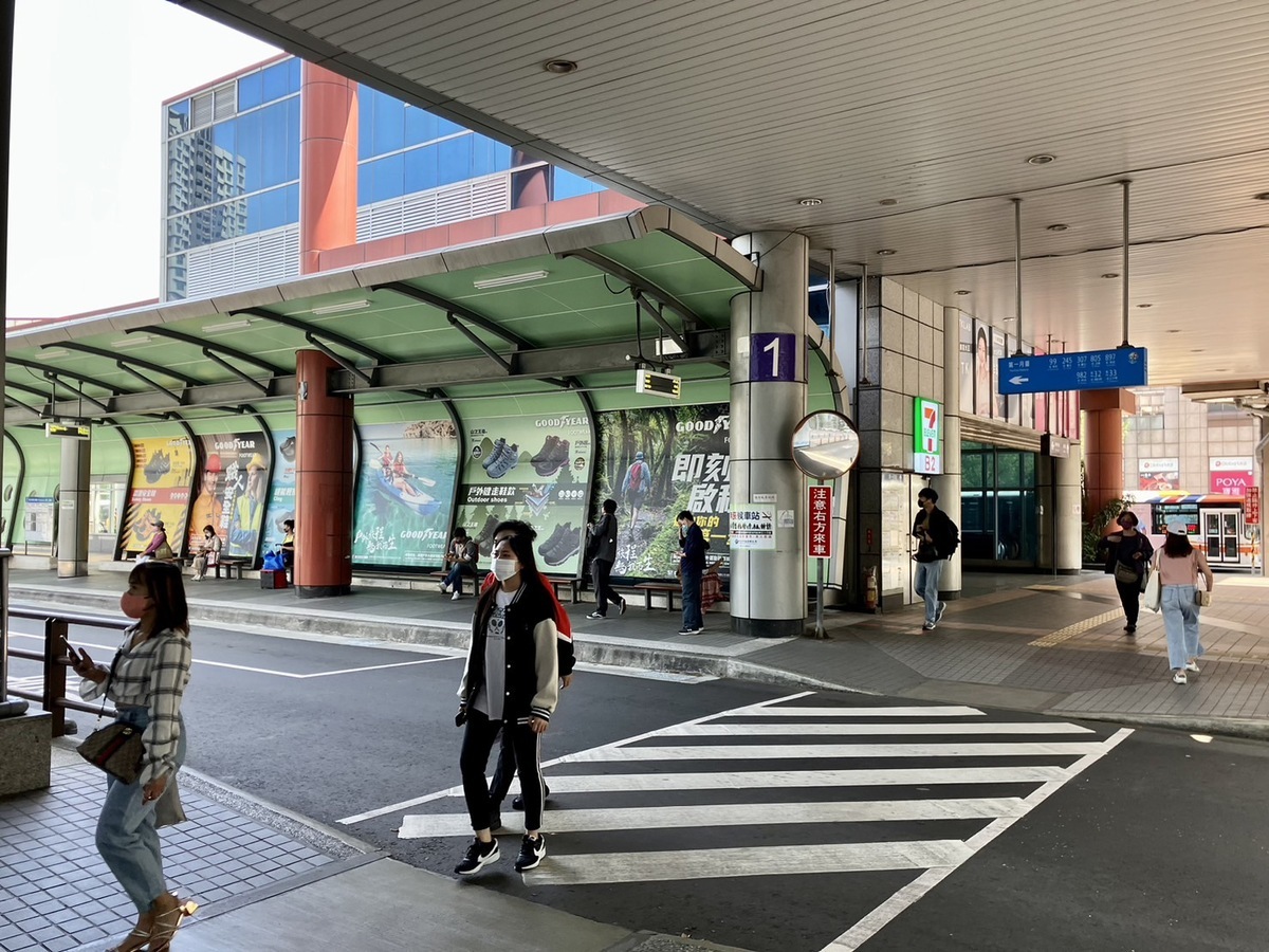 公車站的情況。 圖：新北市交通局／提供