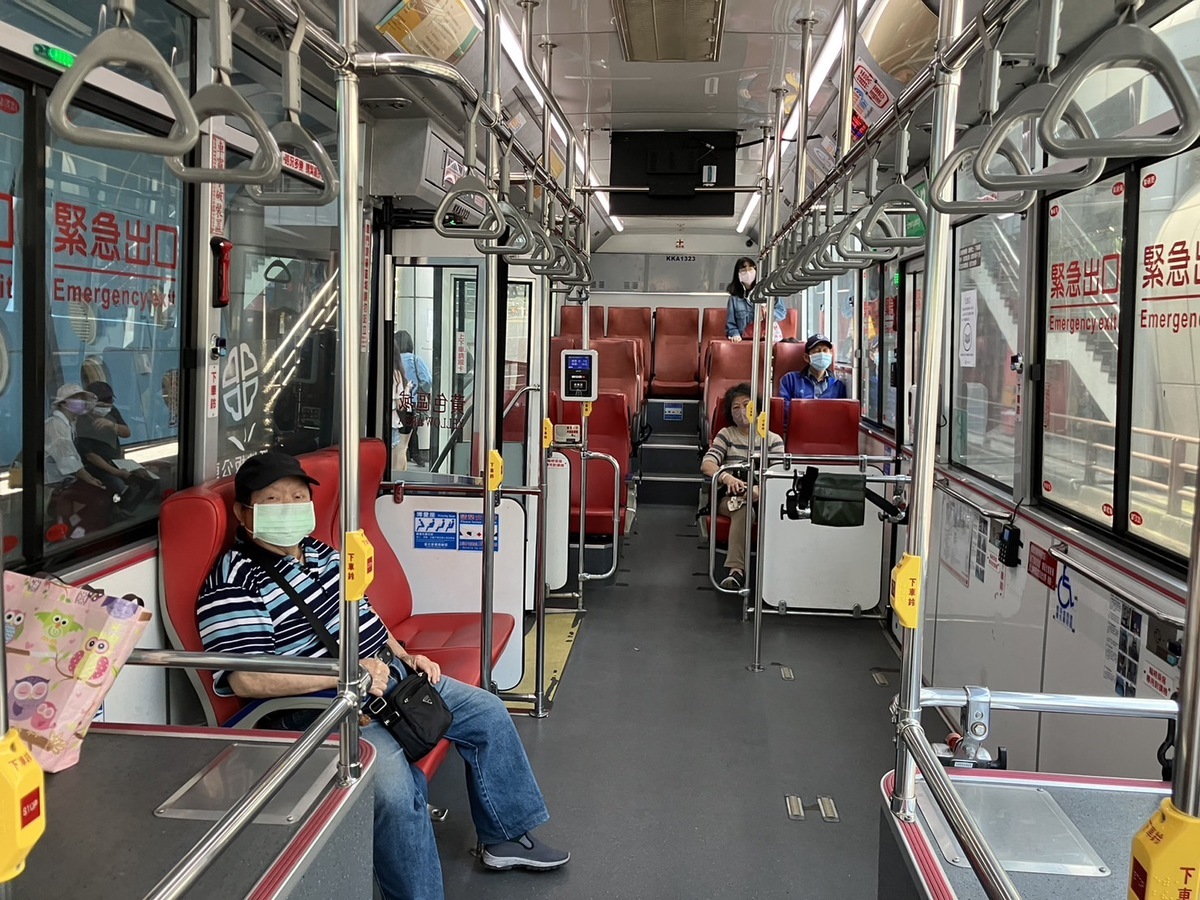 車內乘客戴口罩。 圖：新北市交通局提供