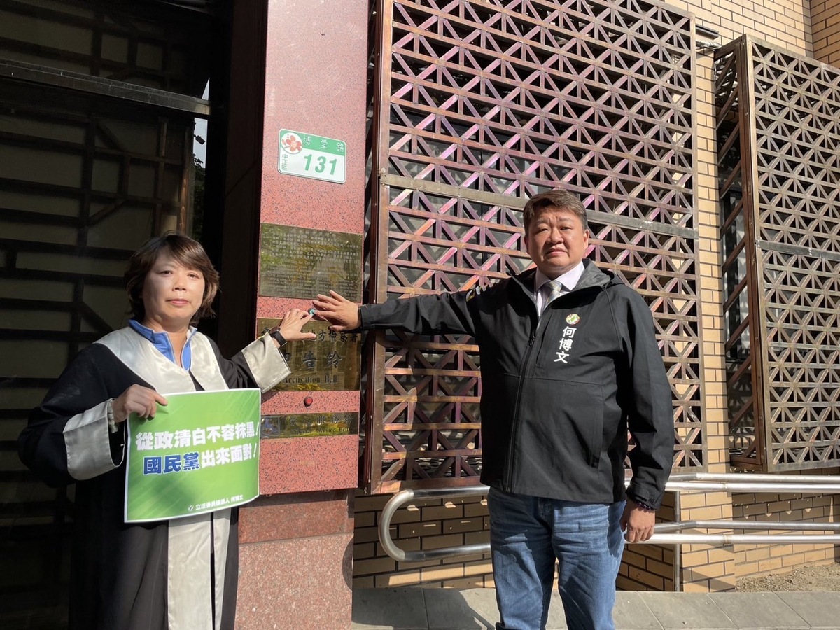 何博文赴台北地檢署對蕭敬嚴提告加重誹謗。 圖：何博文服務處提供
