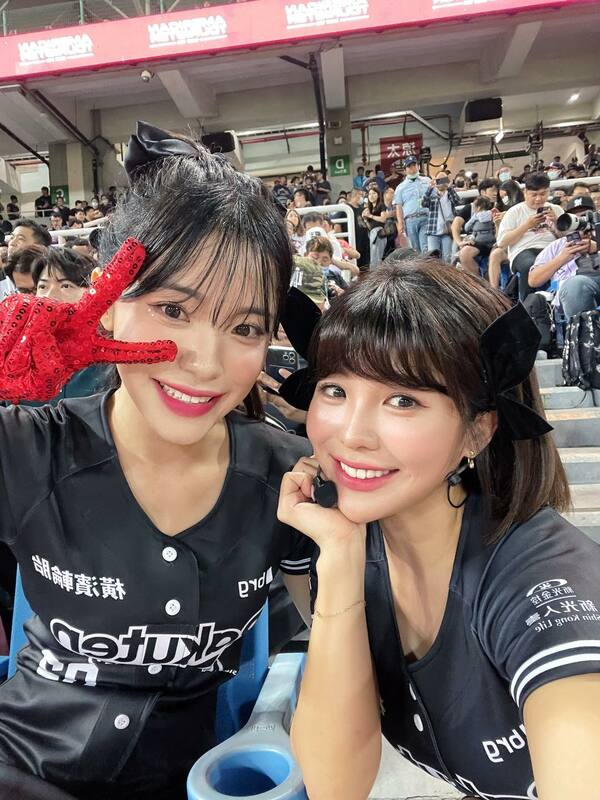 網友發現兩人相似度更勝高虹安，讓許多粉絲直呼「好像姐妹！」。 圖：翻攝自FB/壯壯 Ula Shen