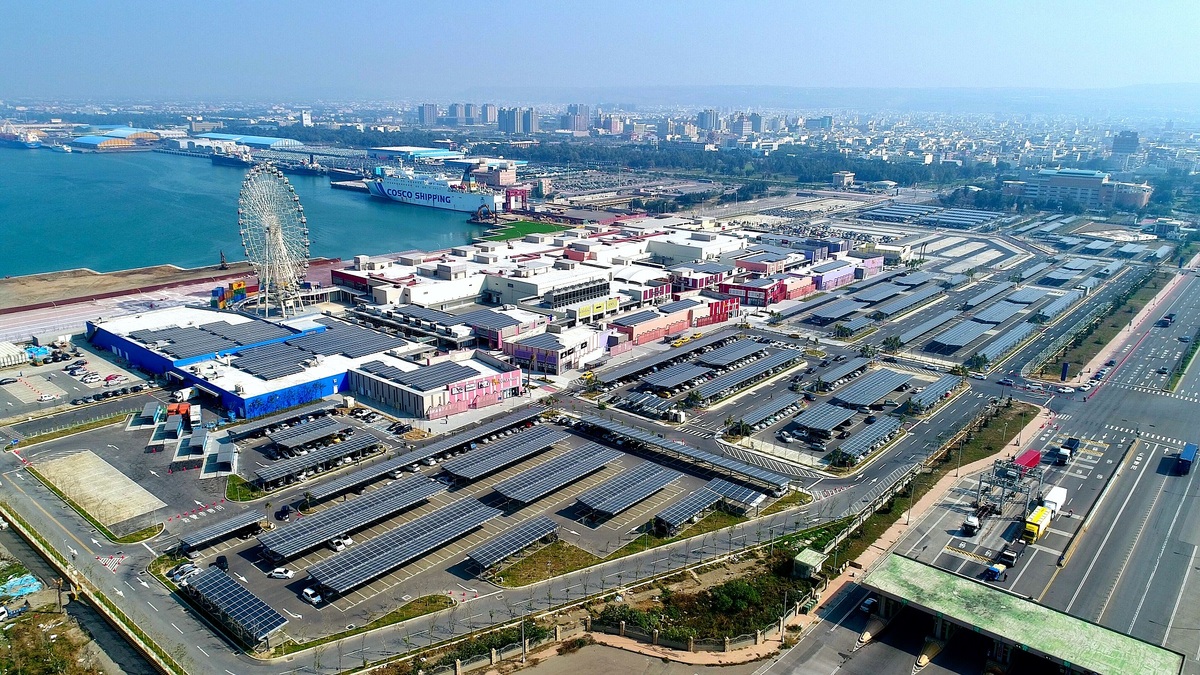 三井OUTLET MALL為全台最大太陽光電商場。 台中市政府/提供