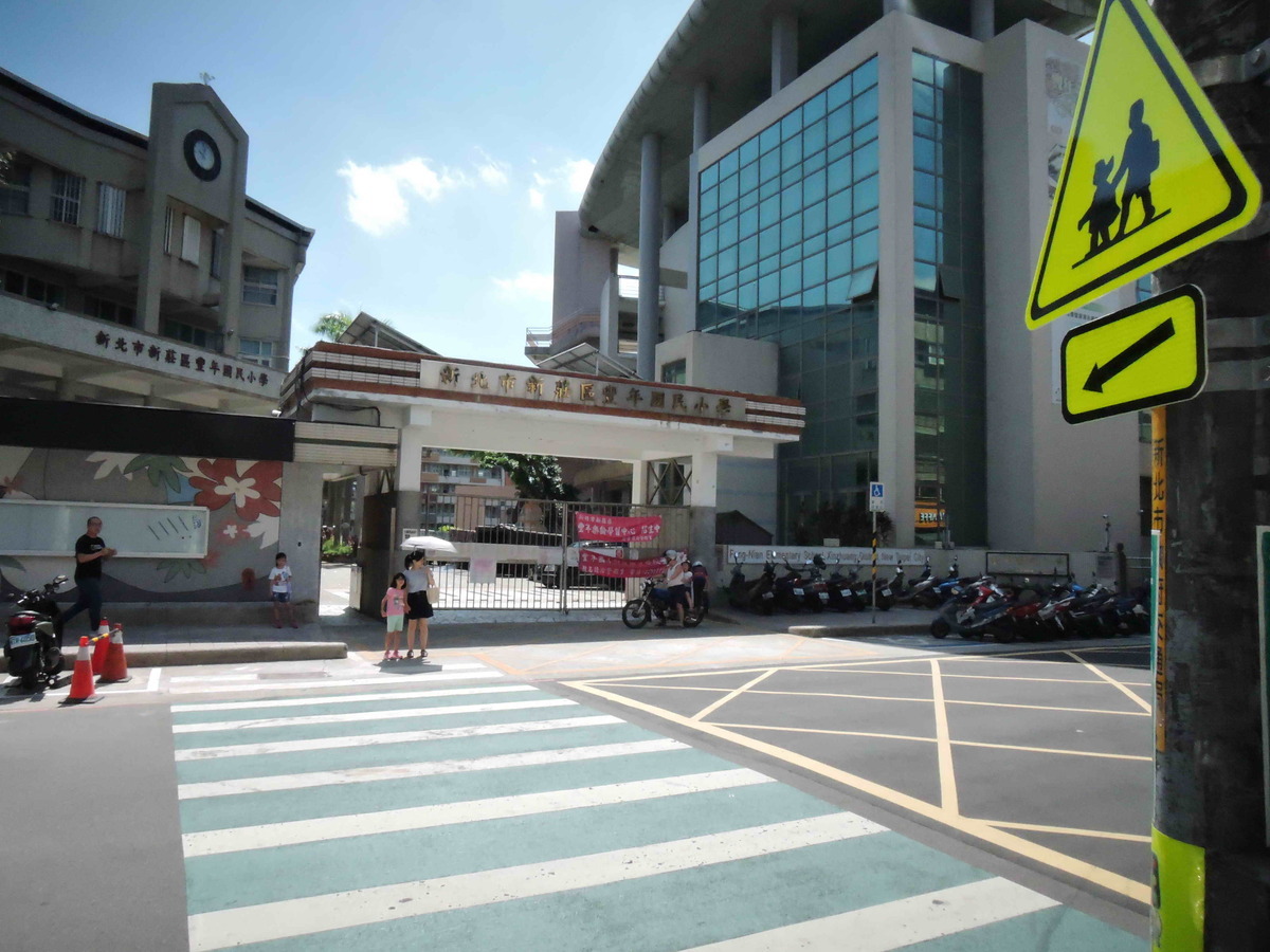 綠舖行穿線提醒駕駛人注意。 圖：新北市交通局提供
